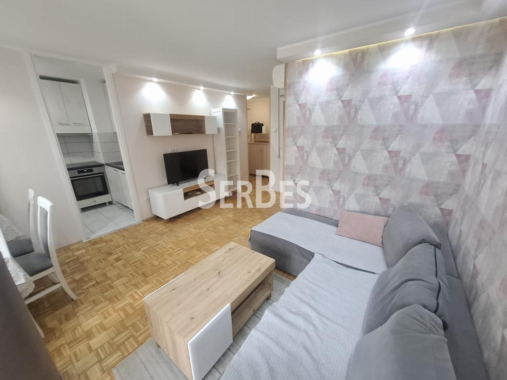 Stan Izdavanje Novi Sad  51 m2