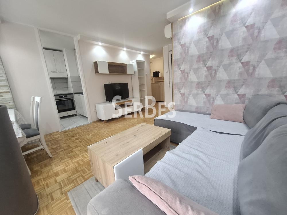 Stan Izdavanje Novi Sad  51 m2
