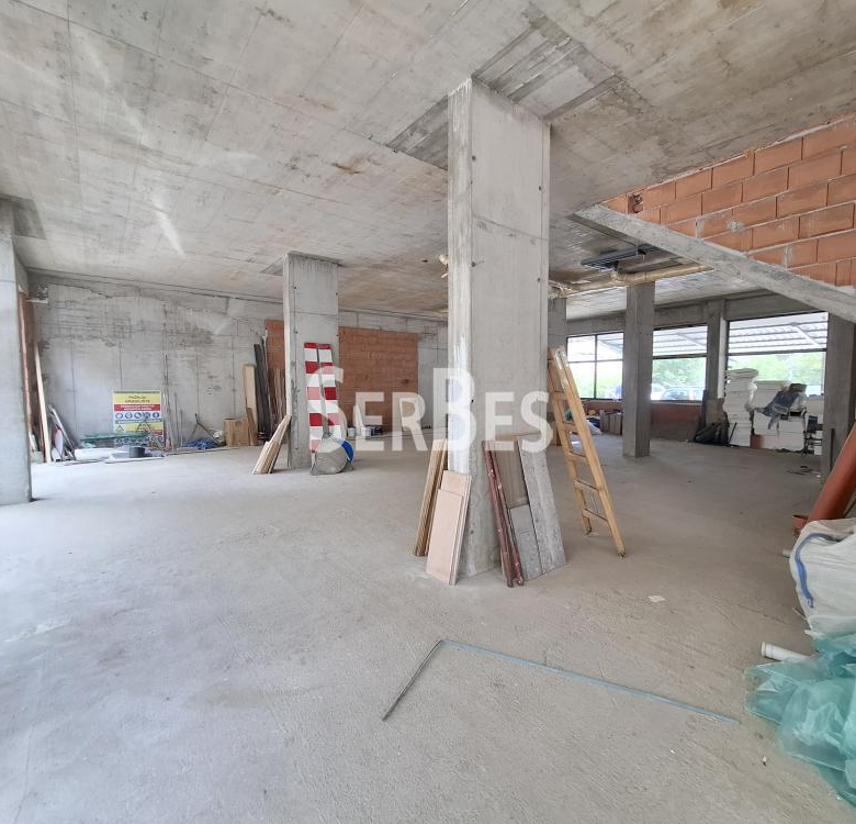 Nov lokal od 260 m² u blizini Bulevara Oslobođenja ID#1812.