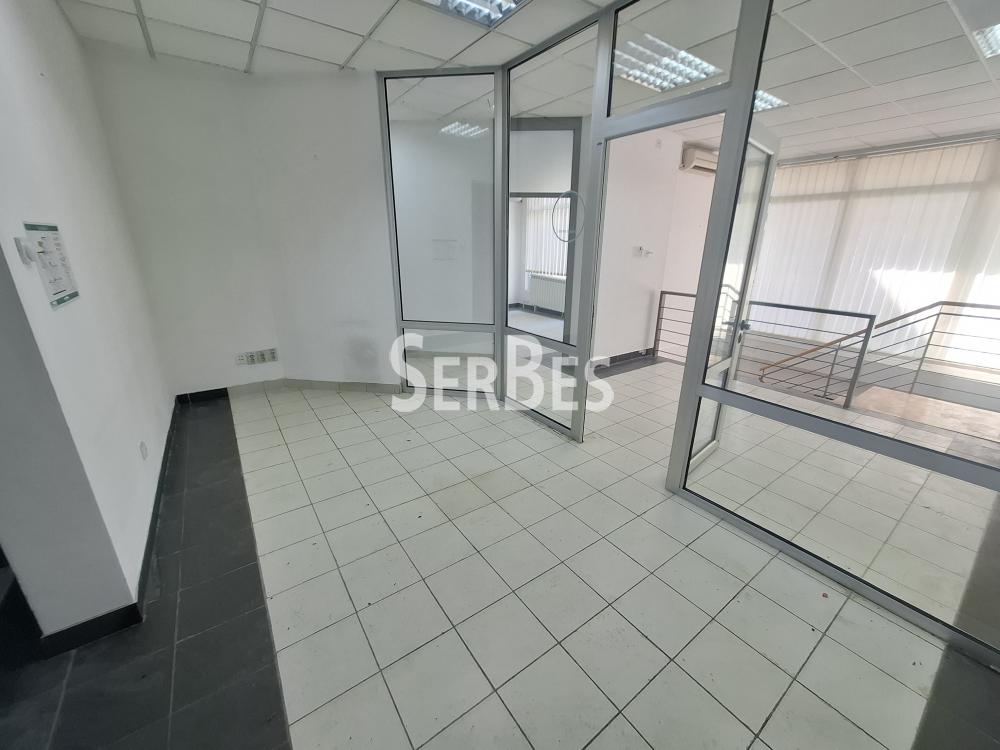 211001839-17-20260625105758 Lokal za izdavanje, Bulevar Oslobođenja, Novi Sad, 400m², 4.500 €/mes