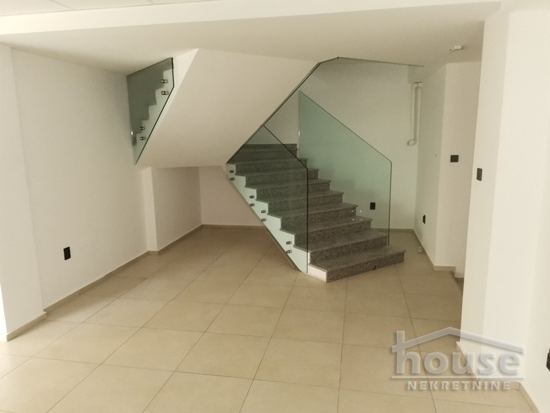 Lokal Izdavanje Novi Sad  369 m2