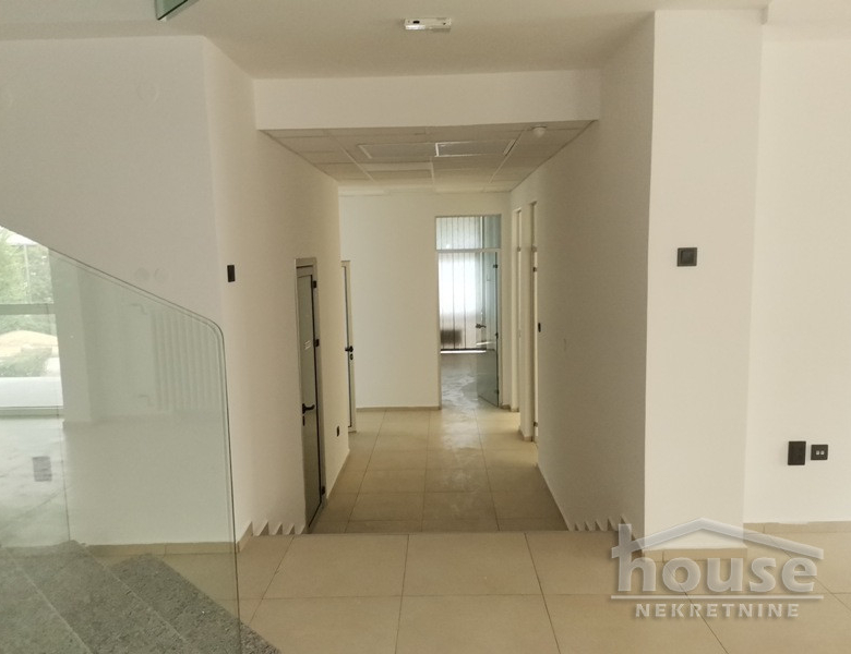 Lokal Izdavanje Novi Sad  369 m2