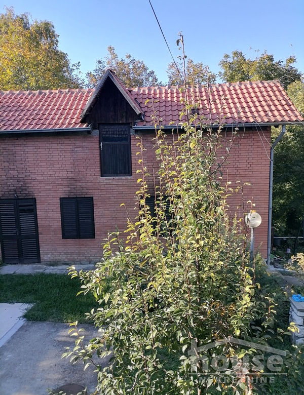 Kuća Prodaja Novi Sad  300 m2