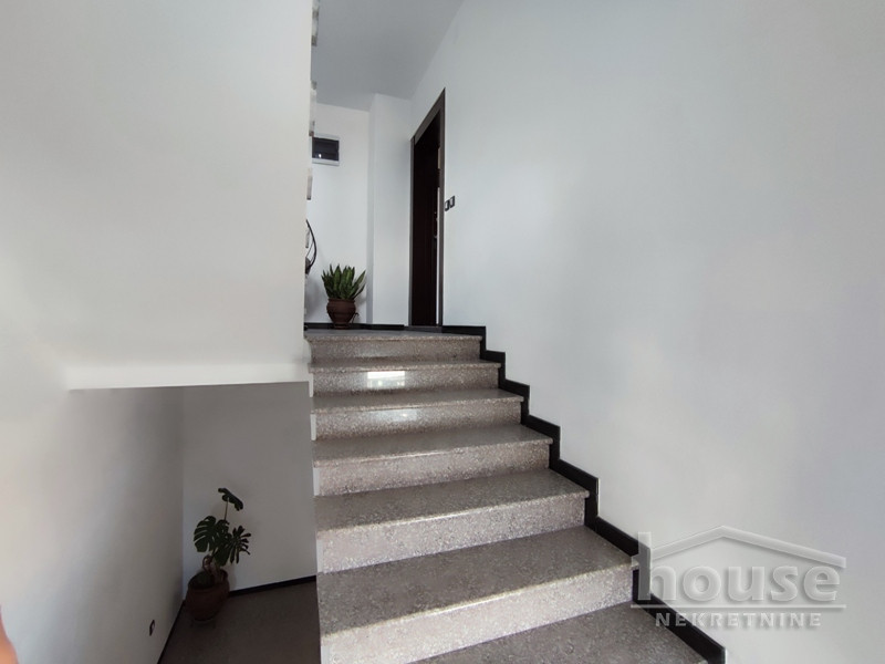 Lokal Izdavanje Novi Sad  250 m2