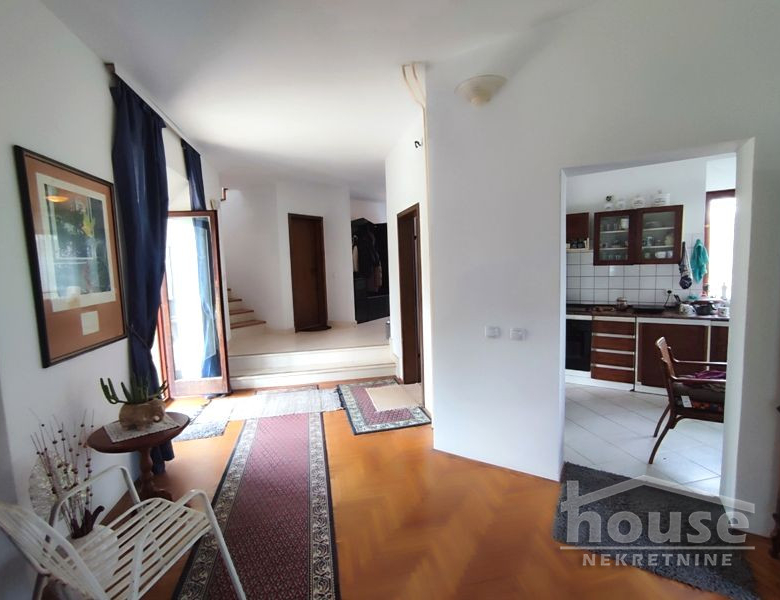Kuća Prodaja Novi Sad  250 m2