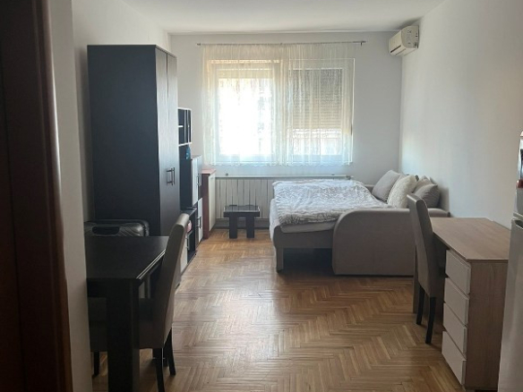 Stan Izdavanje Novi Sad  25 m2