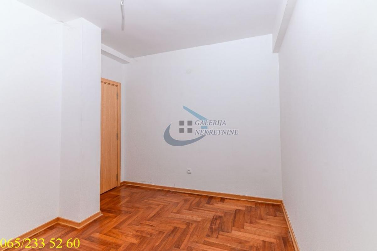 Trosoban stan na prodaju, Čubura, Beograd, 56m², 156.800 €