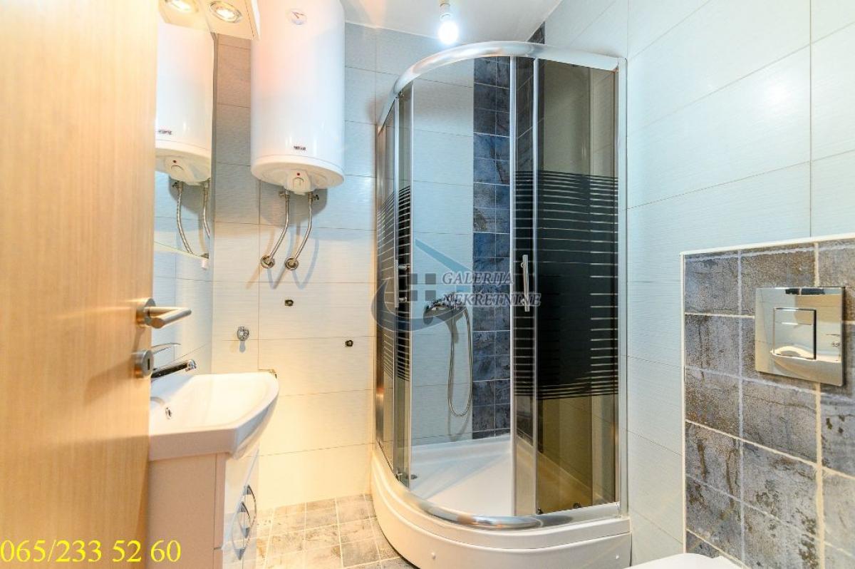 Trosoban stan na prodaju, Čubura, Beograd, 56m², 156.800 €