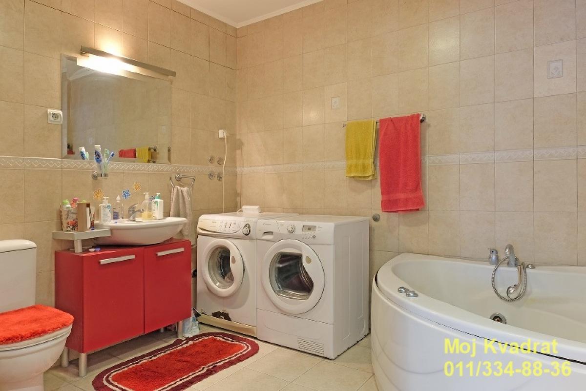 Četvorosoban stan na prodaju, Dedinje, Beograd, 142m², 1. sprat, 380.000 €
