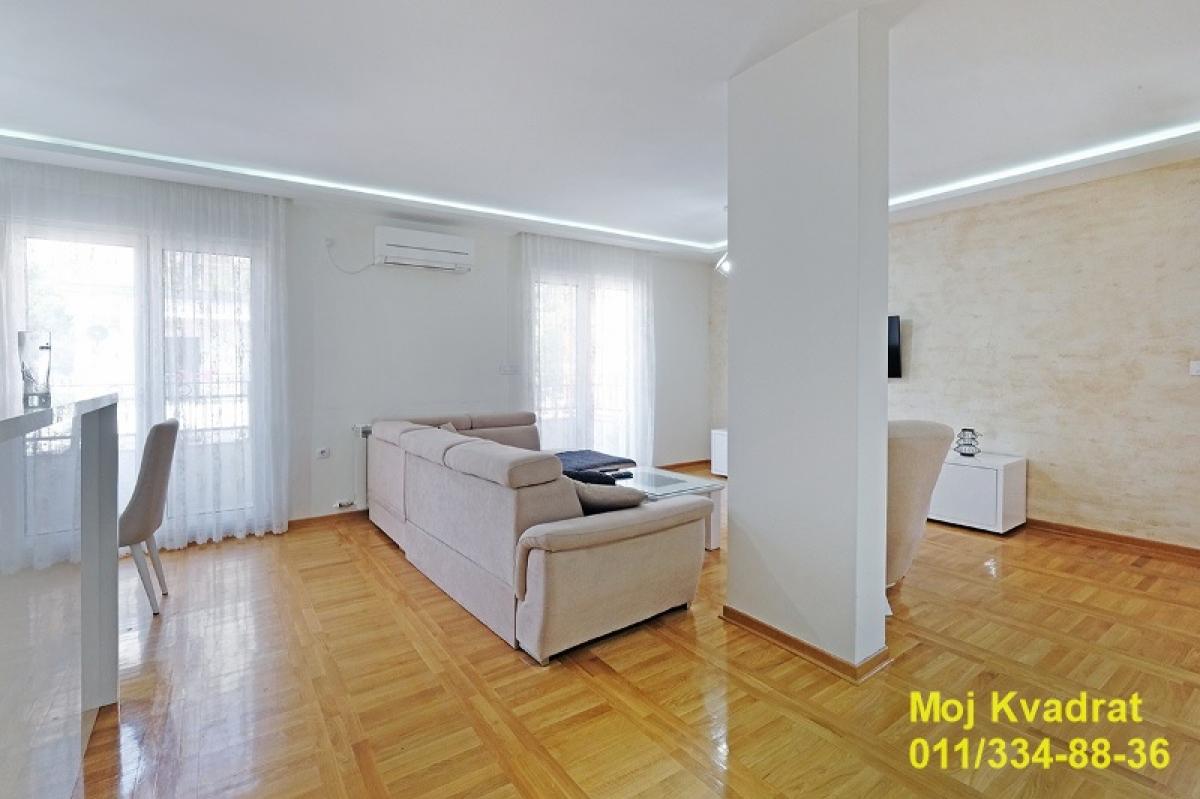 Trosoban stan na prodaju, Slavujev Venac, Beograd, 87m², 261.000 €