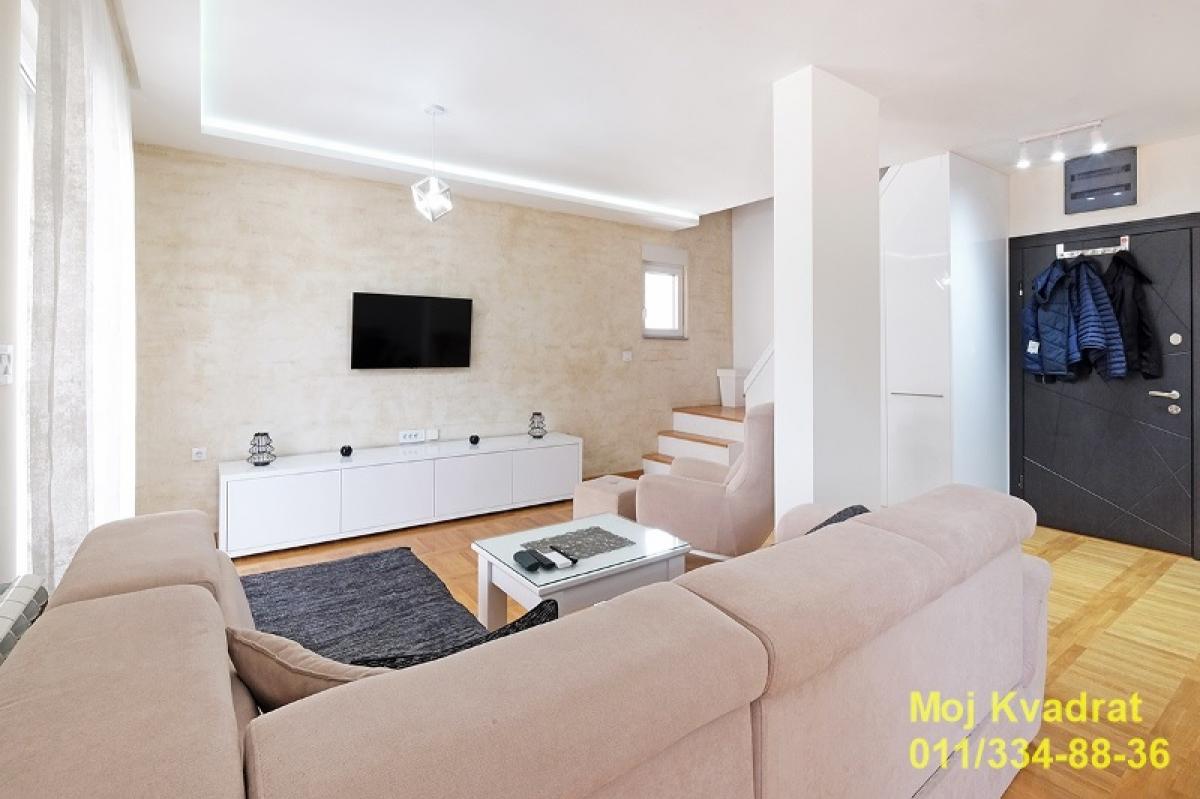 Trosoban stan na prodaju, Slavujev Venac, Beograd, 87m², 261.000 €