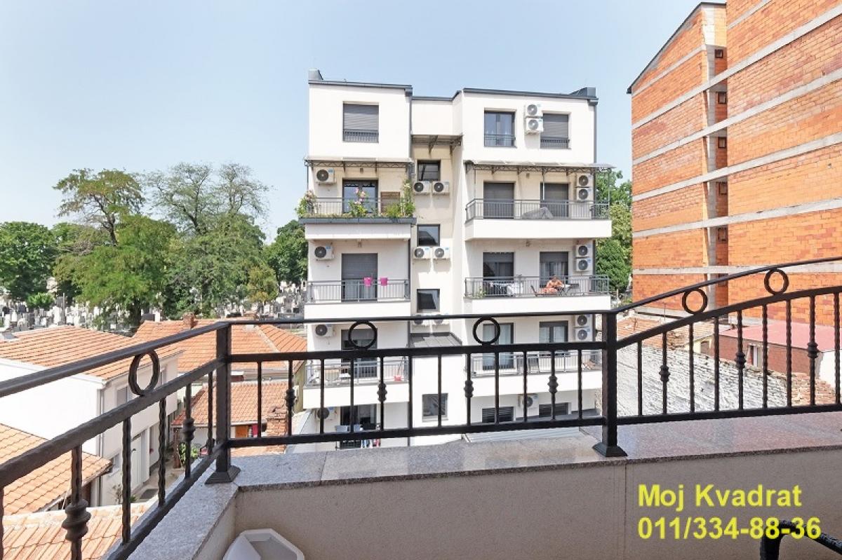 Trosoban stan na prodaju, Slavujev Venac, Beograd, 87m², 261.000 €