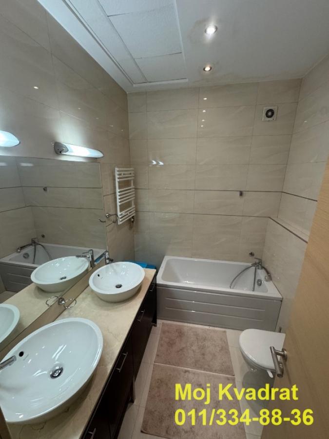 Trosoban stan za izdavanje, Vukov Spomenik, Beograd, 131m², 1.990 €/mes