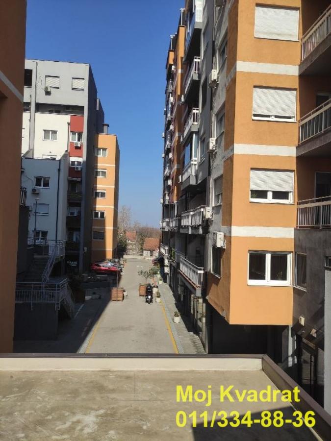 Troiposoban stan na prodaju, Karaburma, Beograd, 74m², 300.000 €