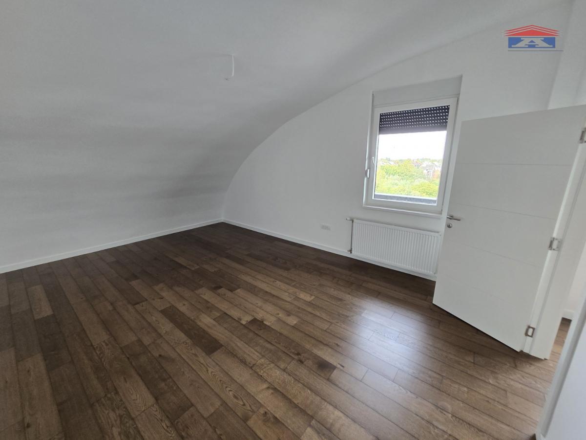 Četvorosoban stan na prodaju, Novo Naselje, Novi Sad, 117m², 245.700 €