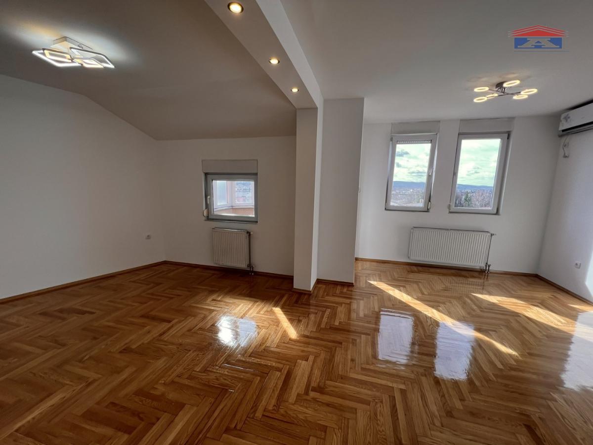 Četvorosoban stan na prodaju, Bulevar Evrope, Novi Sad, 117m², 215.000 €