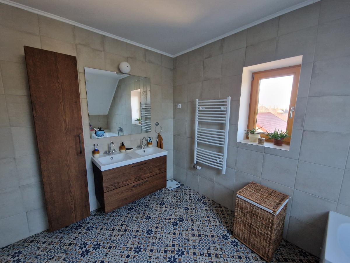 actionimagesite40agencyanekretnineimgajdbeuibsc-26kupatilo-sprat2 Kuća na prodaju, Temerin – Centar, Temerin, 230m², 265.000 €