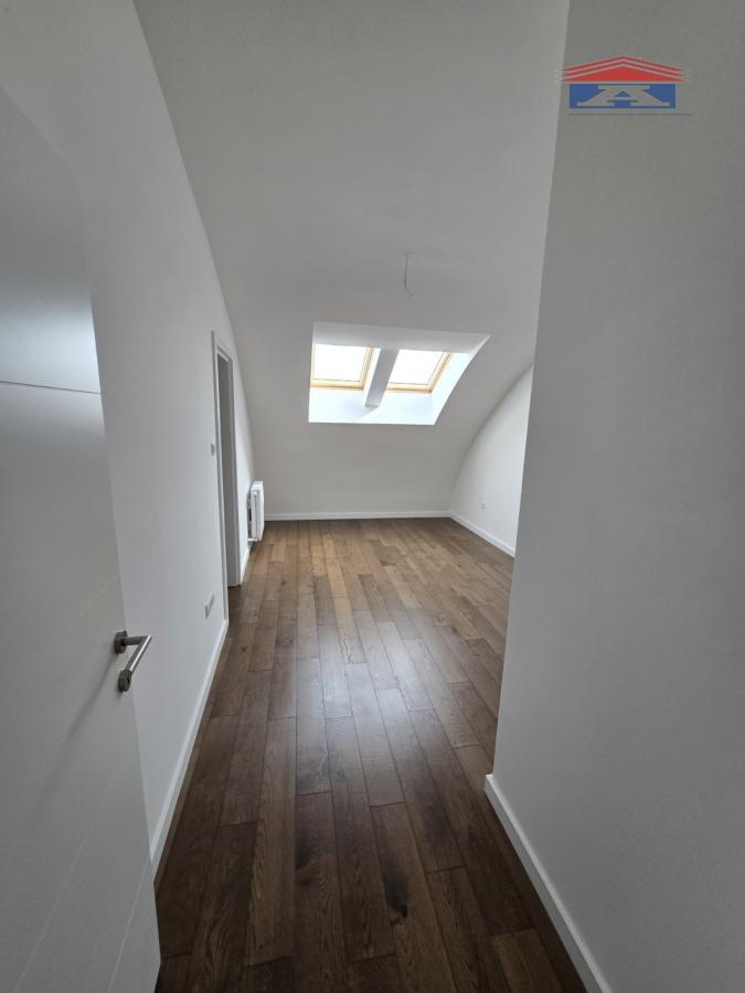 Četvorosoban stan na prodaju, Novo Naselje, Novi Sad, 117m², 245.700 €