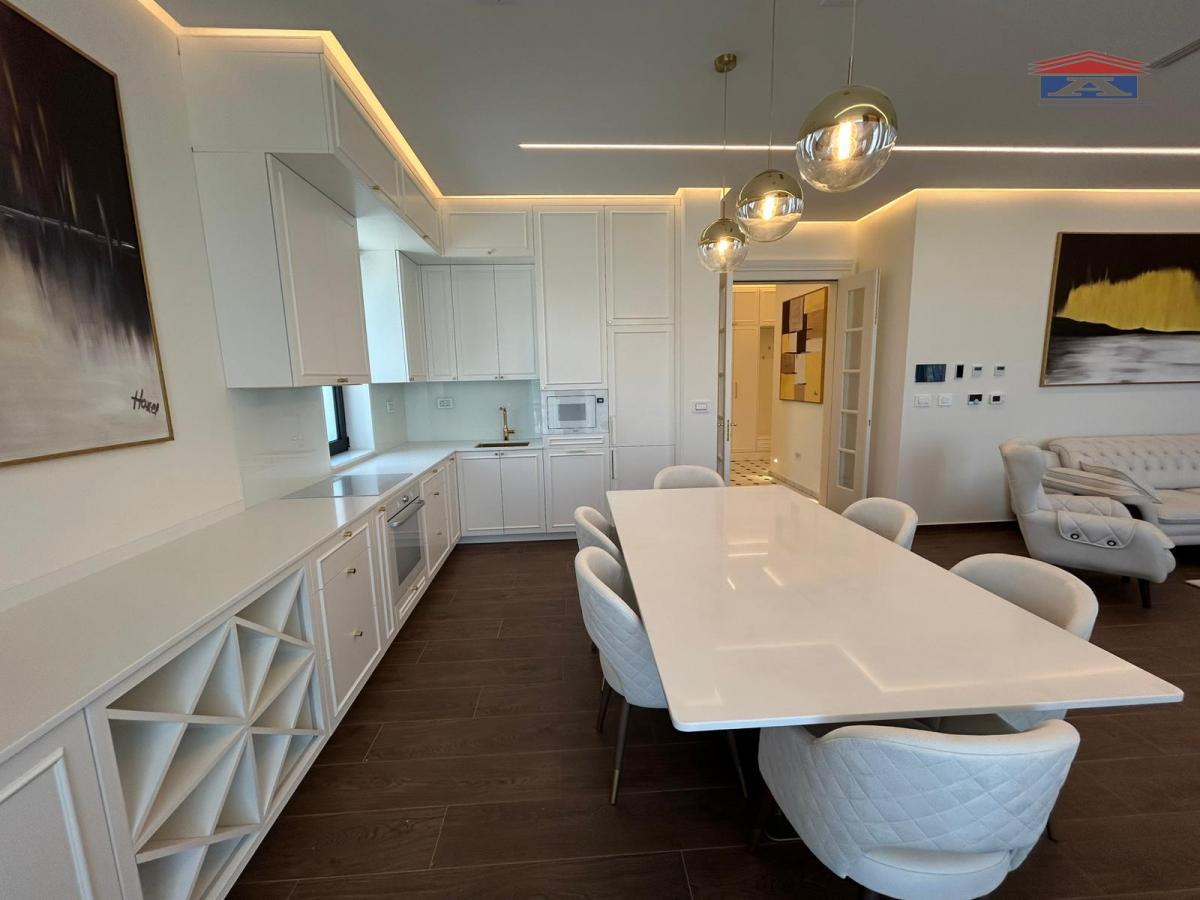 Četvorosoban stan za izdavanje, Sremska Kamenica, Novi Sad, 120m², 2.000 €/mes