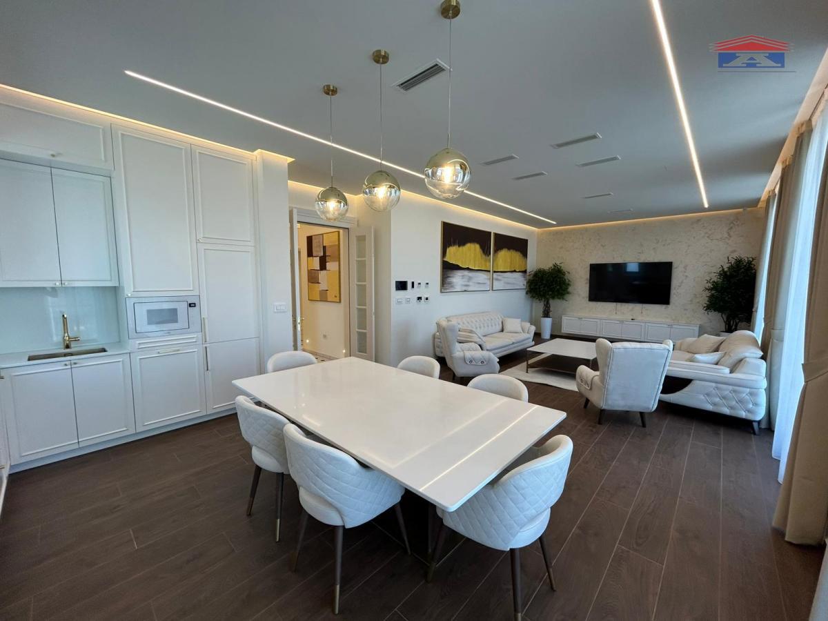 Četvorosoban stan za izdavanje, Sremska Kamenica, Novi Sad, 120m², 2.000 €/mes
