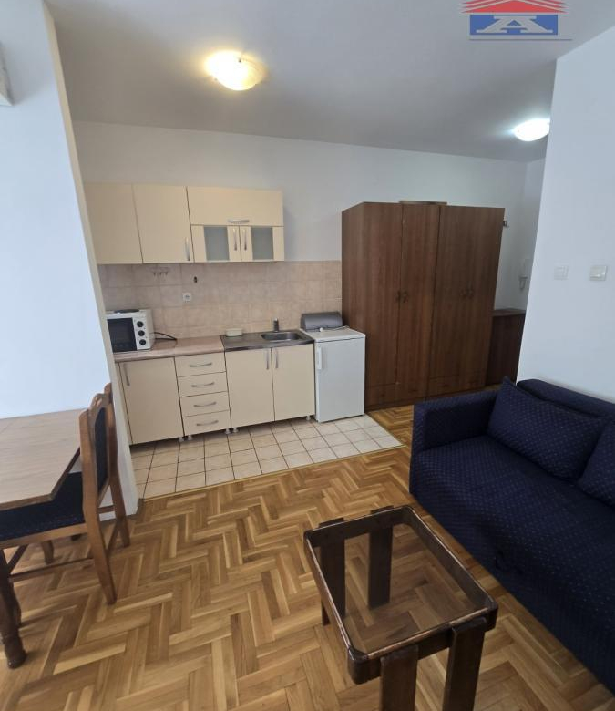 Stan Izdavanje Novi Sad  25 m2