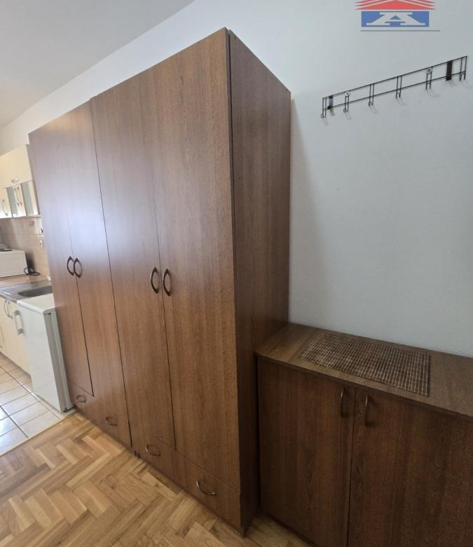 Stan Izdavanje Novi Sad  25 m2