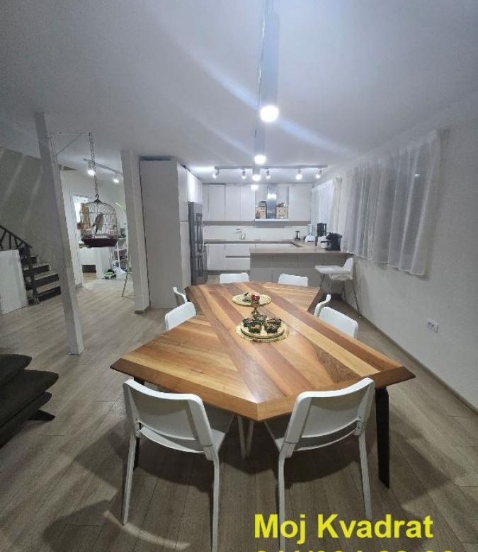 Kuća Prodaja Beograd  203 m2
