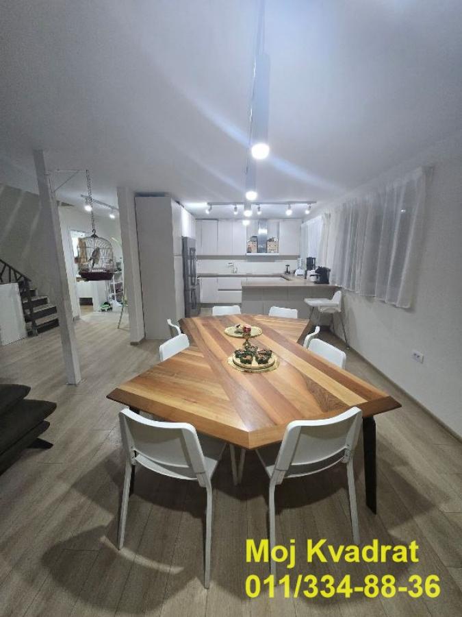 Kuća Prodaja Beograd  203 m2