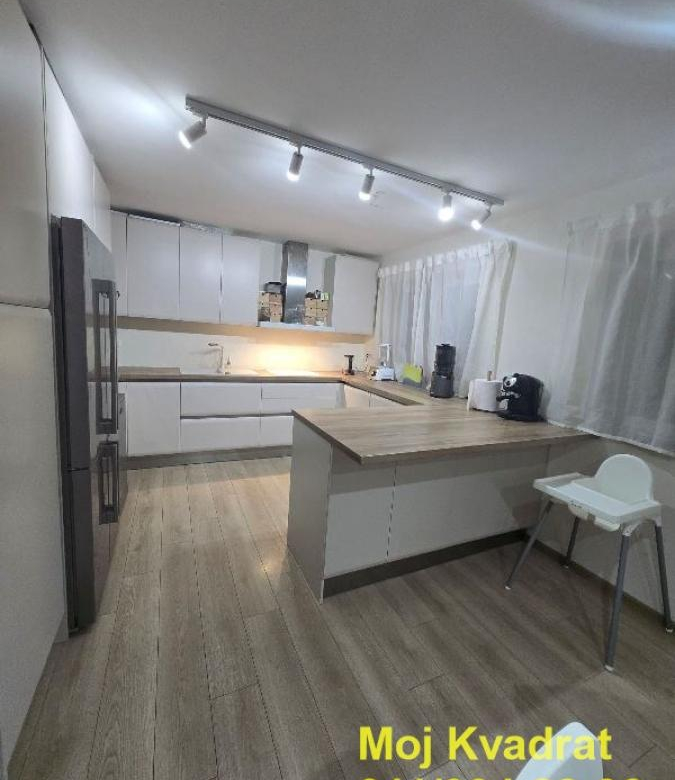 Kuća Prodaja Beograd  203 m2
