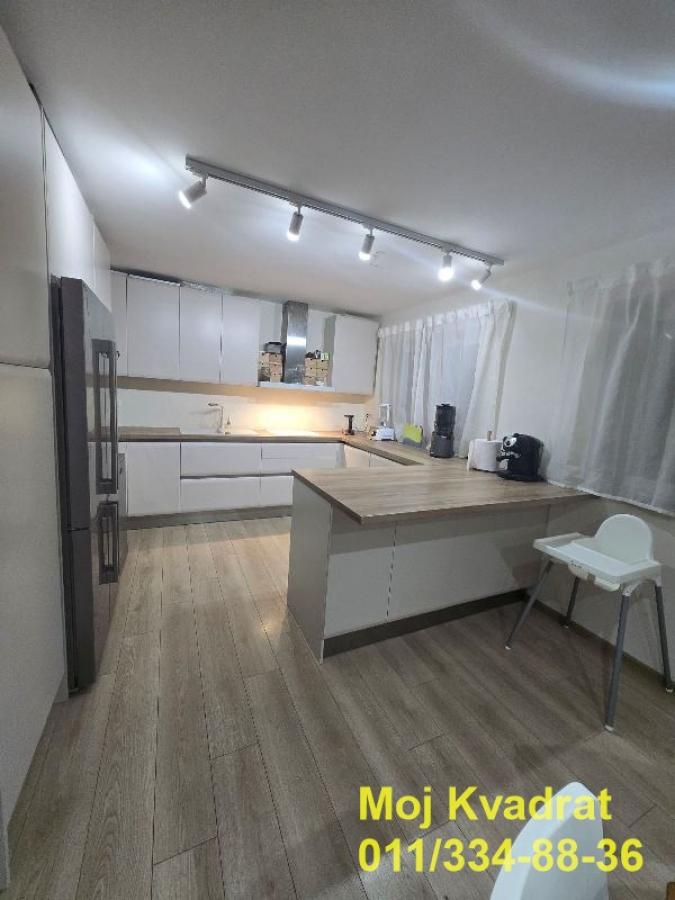 Kuća Prodaja Beograd  203 m2