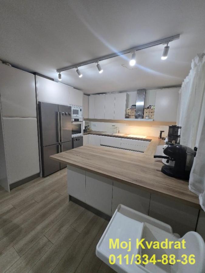 Kuća Prodaja Beograd  203 m2