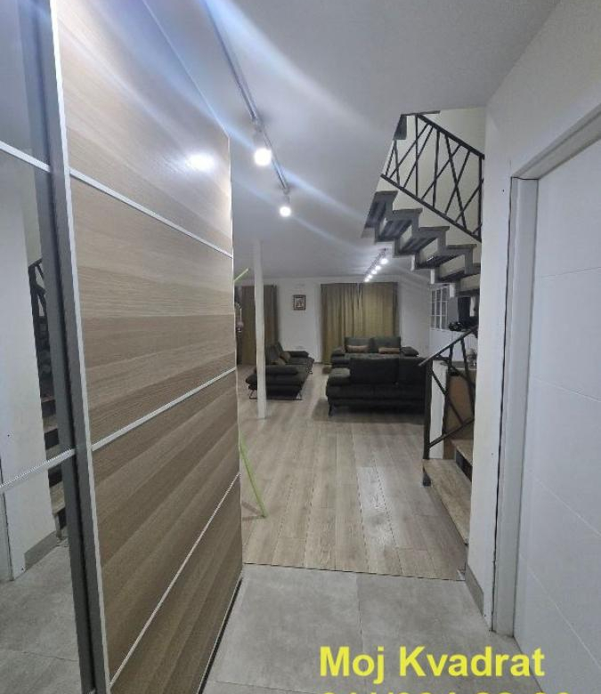 Kuća Prodaja Beograd  203 m2