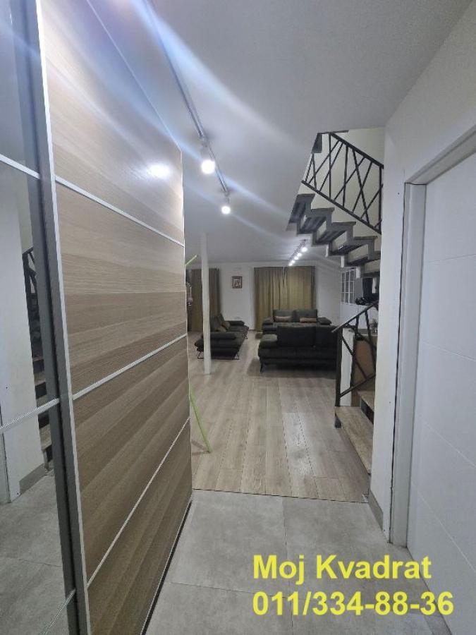 Kuća Prodaja Beograd  203 m2