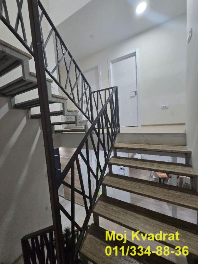 Kuća Prodaja Beograd  203 m2
