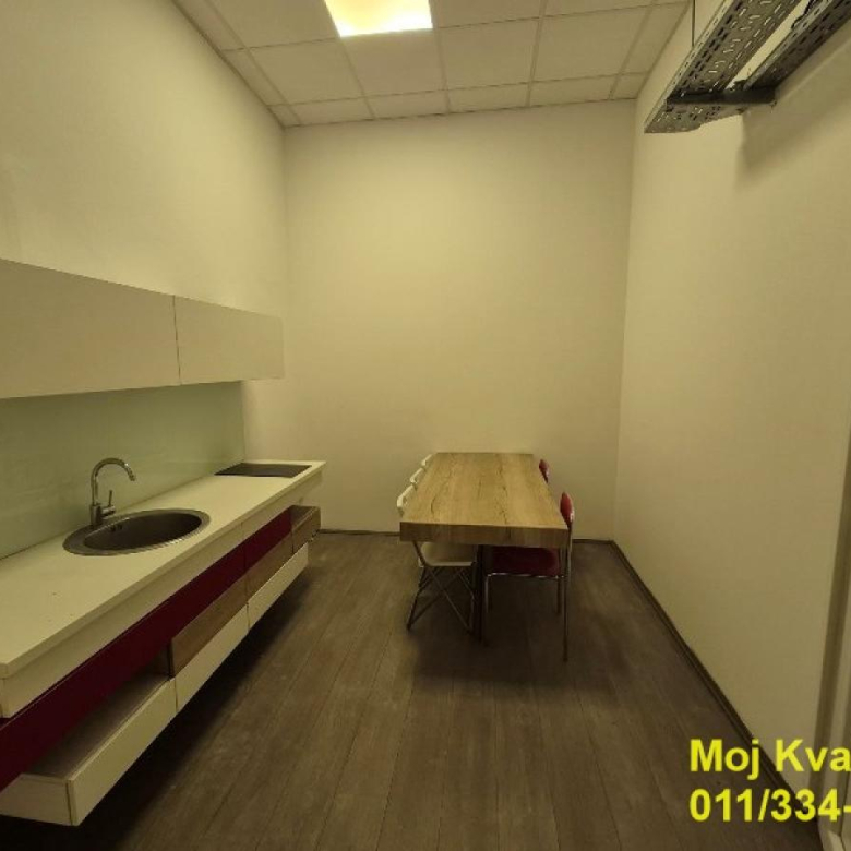 Lokal Izdavanje Beograd Altina 652 m2