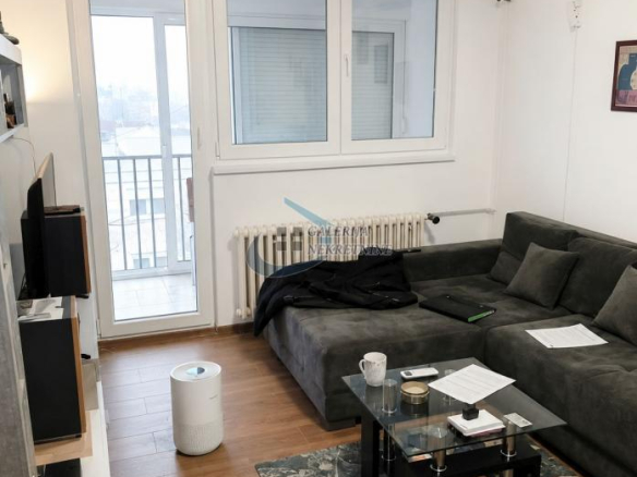 Stan Prodaja Beograd Kanarevo Brdo 55 m2