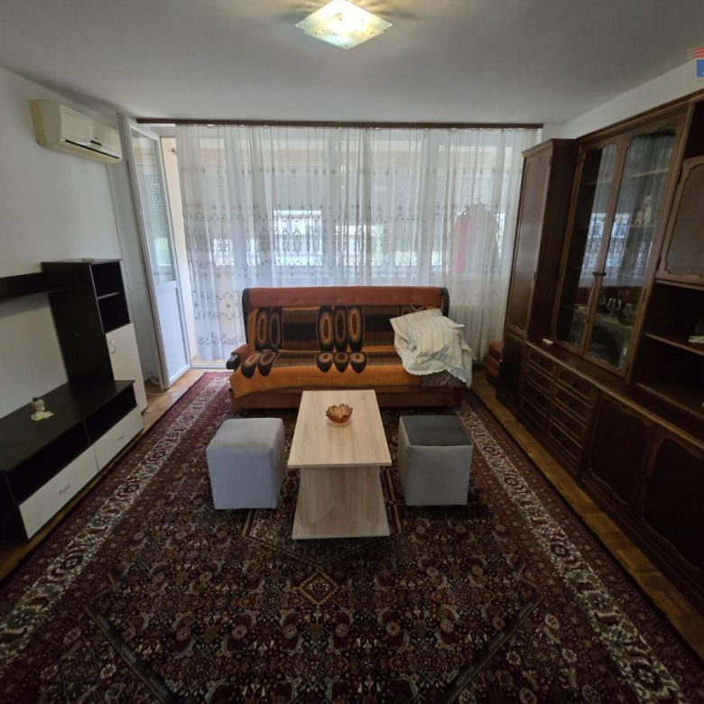 Stan Izdavanje Novi Sad  56 m2