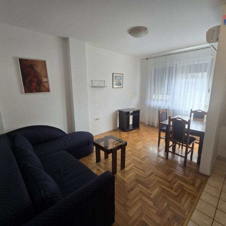 Stan Izdavanje Novi Sad  25 m2