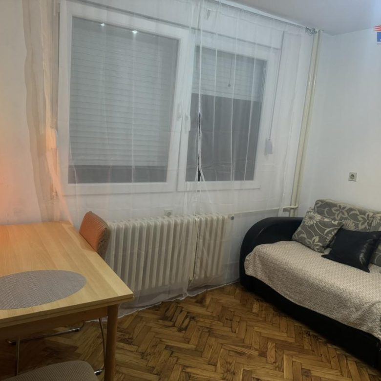 Stan Izdavanje Novi Sad  32 m2