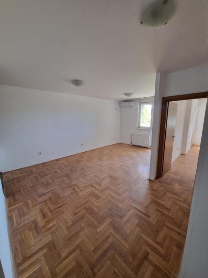 Stan Izdavanje Novi Sad  53 m2