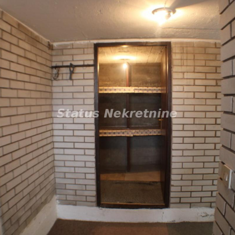 Kuća Izdavanje Novi Sad  100 m2