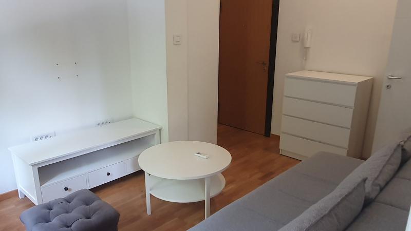 Stan Izdavanje Novi Sad  45 m2