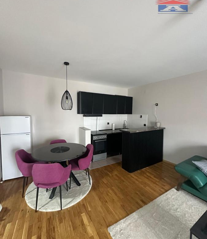 Stan Izdavanje Novi Sad  48 m2