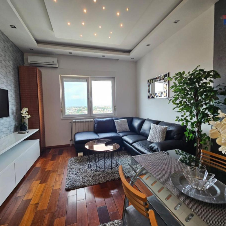 Stan Izdavanje Novi Sad  54 m2