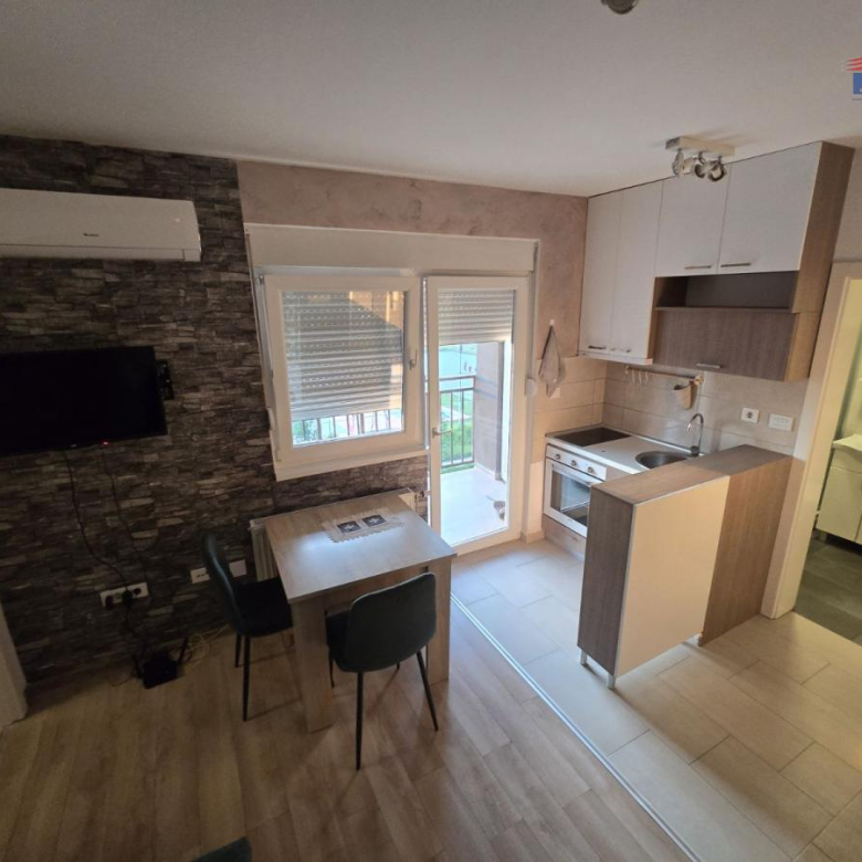 Stan Izdavanje Novi Sad  33 m2