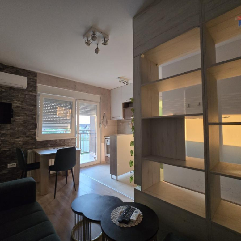 Stan Izdavanje Novi Sad  33 m2