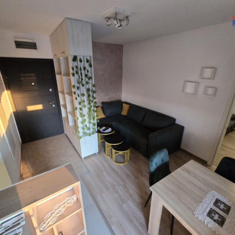 Stan Izdavanje Novi Sad  33 m2
