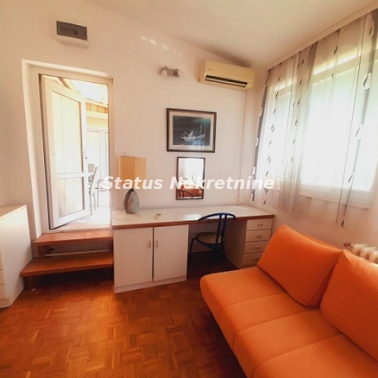 Stan Izdavanje Novi Sad  25 m2