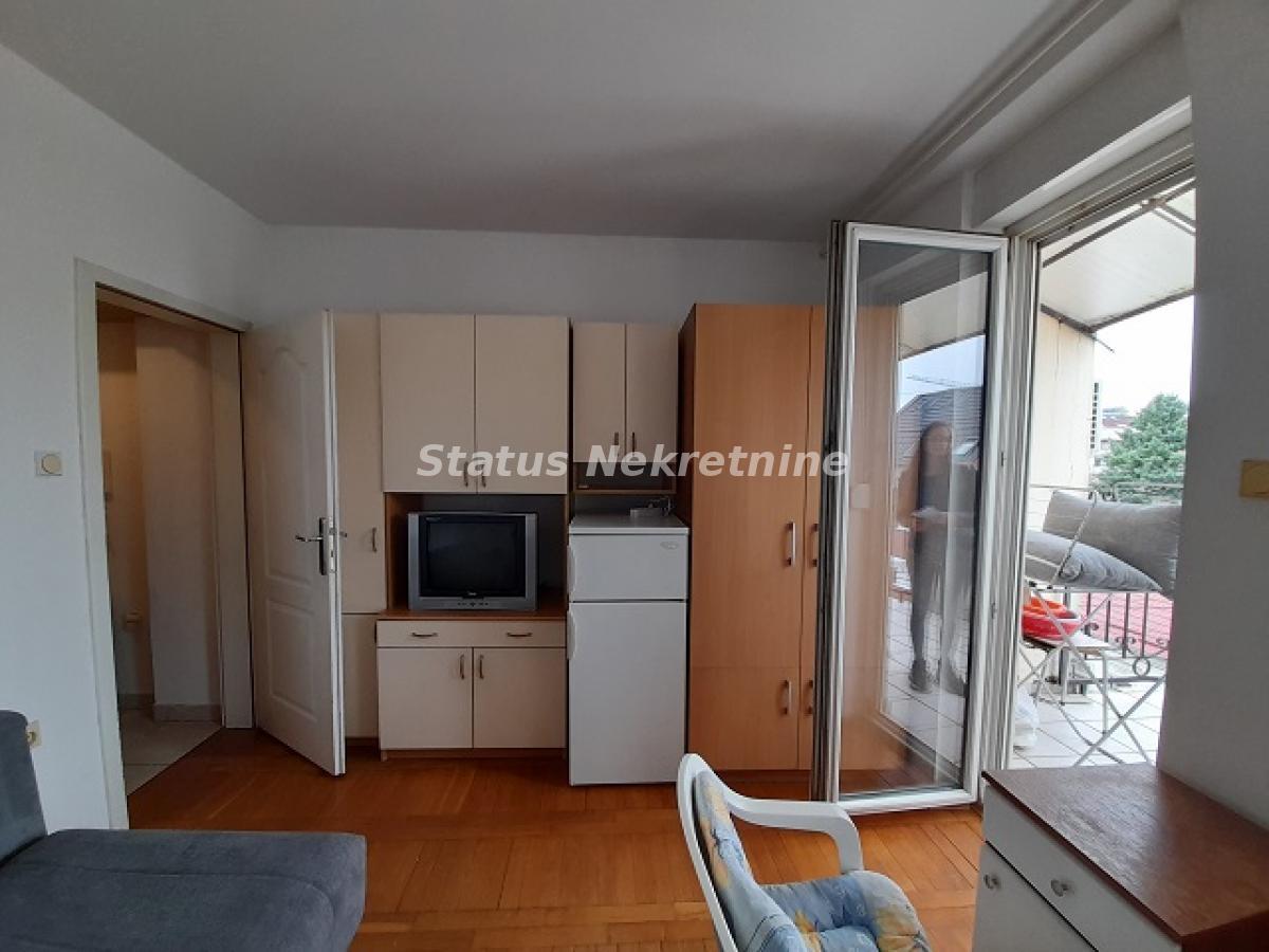 Stan Izdavanje Novi Sad  24 m2