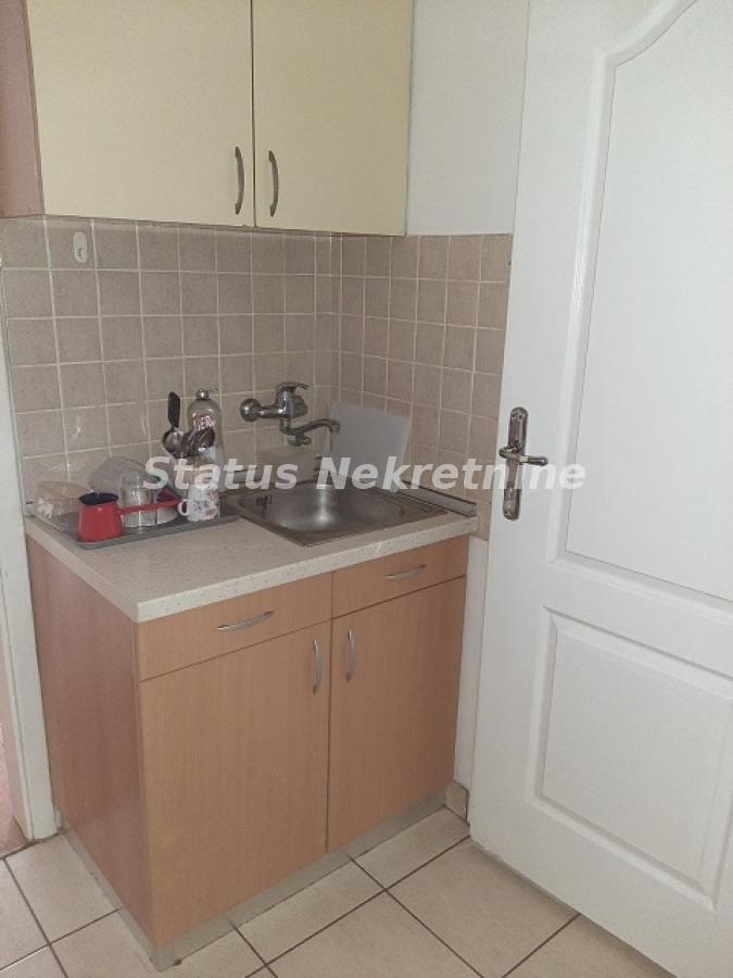 Stan Izdavanje Novi Sad  24 m2